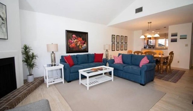 Lovely 2-Bedroom Flat in Quail Pointe I on Pond