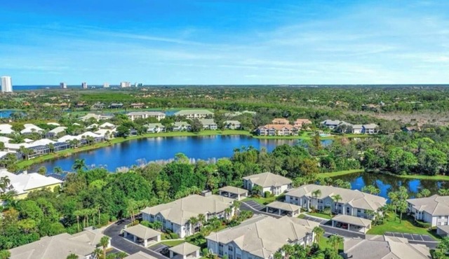 Lovely 2-bedroom condo in gorgeous Bonita Springs with AC