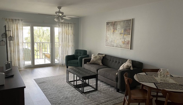 Lovely 2bdr 2bath Convenient Location