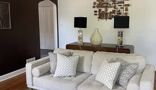 Lovely 4-bedroom house in Teaneck - 3 mins walk to bus, 20 mins drive NYC.