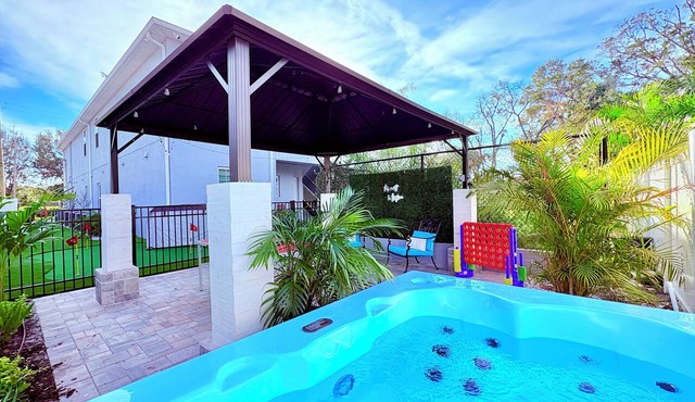 Lovely Newly built condo centrally located in TPA