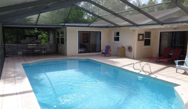 Lutz Cottage - Pool/4 Bed 2 Bath/Interstate Access