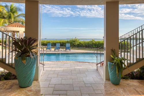Lux Key Largo Oceanfront 5 Bedroom 4 Bathroom Pool