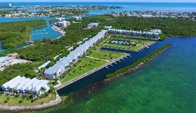 Lux Sunset Villa 15: Waterfront, 3BR, Pool, Boat Slip & Boat Ramp access