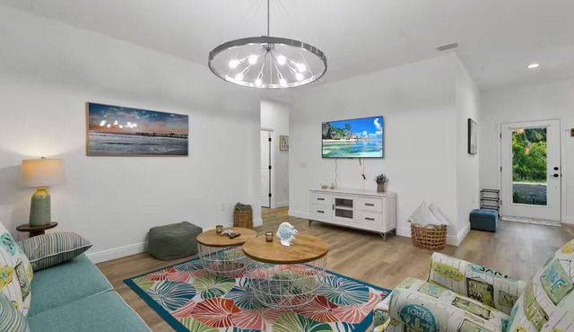 Luxe Englewood Home Near Beach