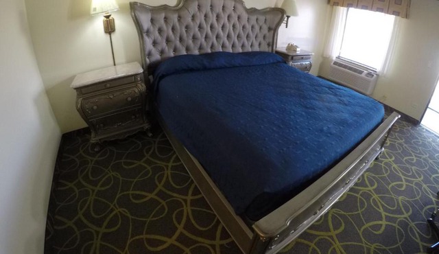Luxe Romantic Suites in Dolton