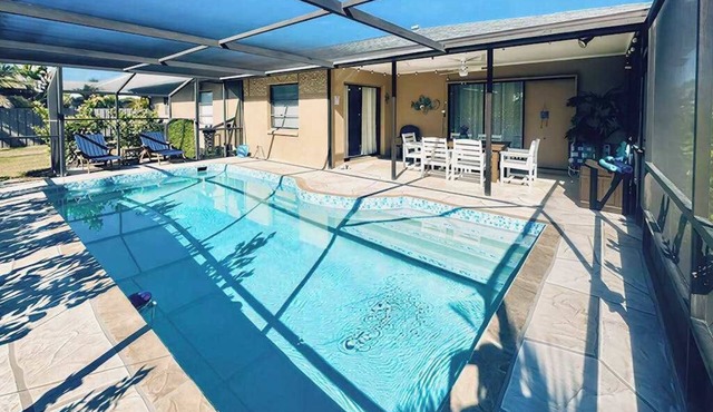 Luxurious pool home close to the beach, family friendly with AC and WIFI