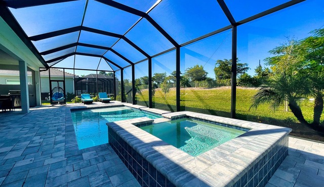 Luxurious Retreat in Naples Reserve! 3 Bedroom Pool House, unwind in style!