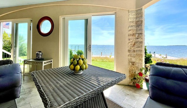 Luxurious Waterfront Retreat: Unwind in Hamptons Paradise