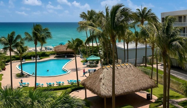 Luxuriously Remodeled Beachfront Condo Heated Pool