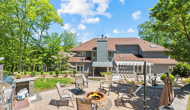 Luxury 10BR w/Pool, Hot Tub & Pizza Oven