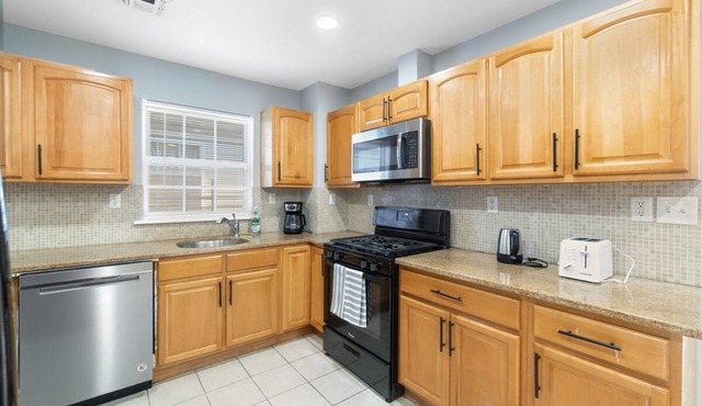 Luxury 3br/2ba Apartment