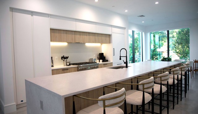 Luxury 3BR Modern Escape: Backyard Oasis, Pool, & Perfect West Palm Location