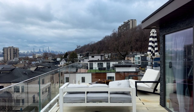Luxury 4-BD w/Rooftop Deck. Steps 2 NYC Views!