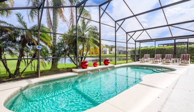 ⭐Luxury 4 Bed villa with Stunning Lake View | South/East pool | Mins to Disney⭐