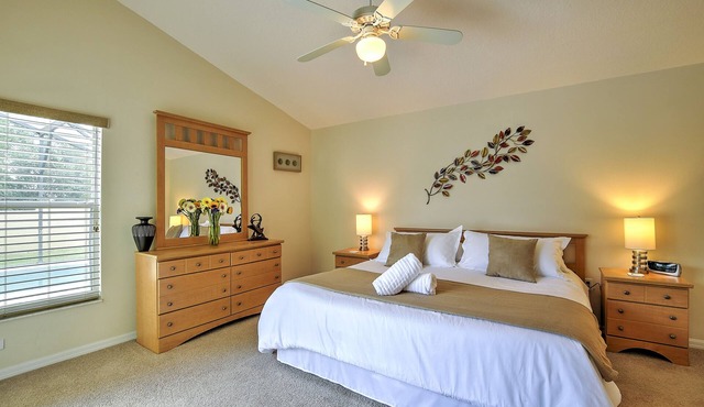 Luxury 4 Bedroom Florida Holiday Home with Pool & Spa