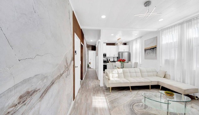 Luxury 4BR Sleeps 16 Free Parking Walk to Train Near NYC