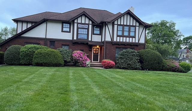 Luxury 5BR, 3.5BR home - Upper Montclair w/Pool. Minutes to MetLife and NYC!