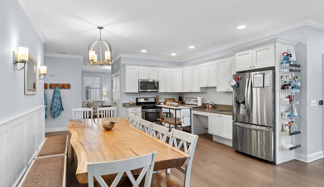 Luxury 6BR Condo | 2 Blocks to Beach