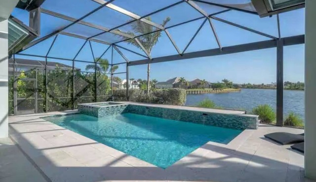Luxury at its finest, private retreat, POOL & views near BEACH and OLDE NAPLES!