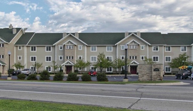 Luxury condo on all-sports Lake Cadillac, Michigan