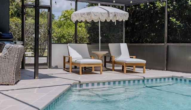 Luxury HEATED Salt-Water Pool Oasis Close to Beaches and Downtown!