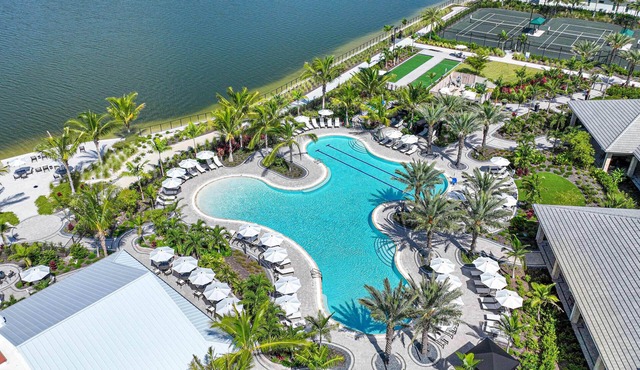 Luxury Lakeside Resort Escape, Hidden Gem with Spectacular Views