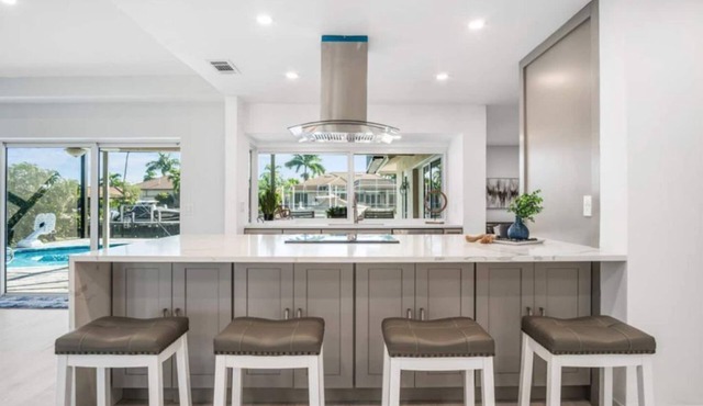 Luxury Modern Waterfront 3BR Villa for 8, Heated Pool, Walk to Beach, Top Dining