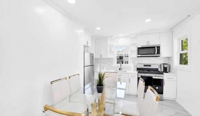 Luxury NYC Stay 5BR 2Bath Sleeps 16+ Free Parking