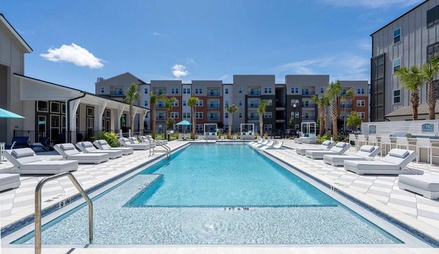Luxury Resort w/Pool, BBQ & Fire Pit, Mayo Clinic