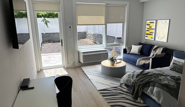Luxury Studio Apartment - 7 Min Walk NYC Train