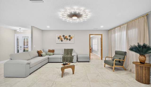 Luxury tampa home.Heated Pool&Game Room