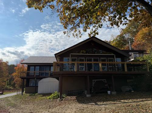 Luxury Waterfront Retreat on Black Lake