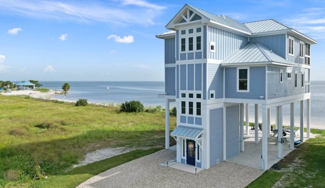 Luxury Waterfront Escape, Gulf Views from every room, Private Dock