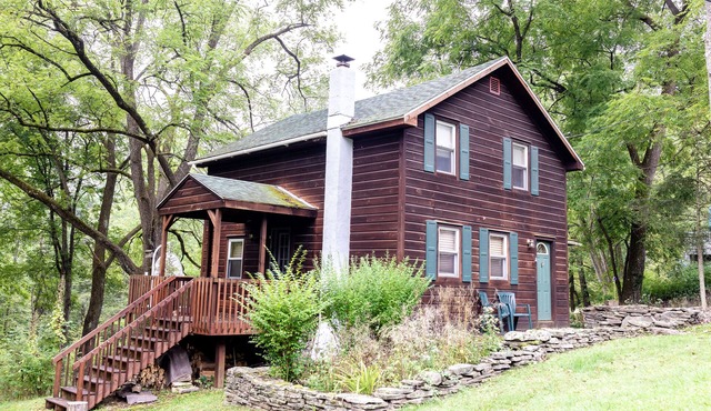 Magical Creekside Cottage in the Western Catskills