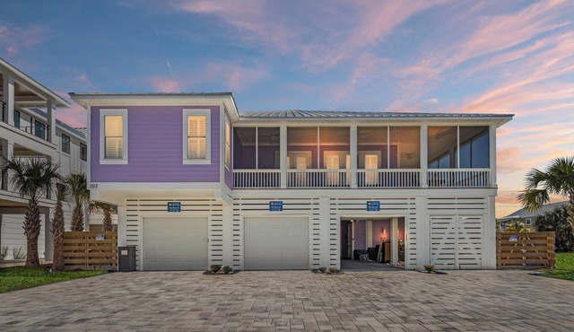 Magical Purple Haze - Pet-Friendly, Swim Spa, Hot Tub, Steps to Beach, Sleeps 19