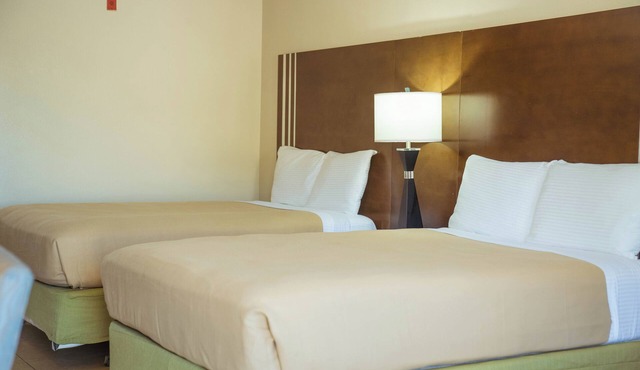 Magical Stays: Your Dream Retreat 6 Miles from Disney! Near Dining & Shopping