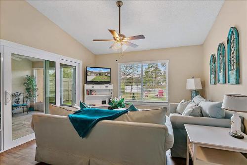 Malibu Cottage on Lake Mandarin - WIFI FIRE PIT