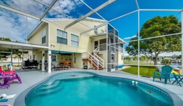 Manatee House Tropical Retreat *ONLY BOOKING FOR CONTRACTORS AT THIS TIME*