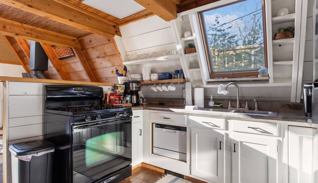 Maple Haven, A-frame cabin, Beach Access