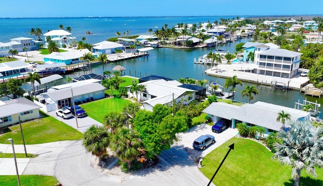 Margaritaville! 3bd2ba house in Saint James City 2 mins to open water w13k lift.