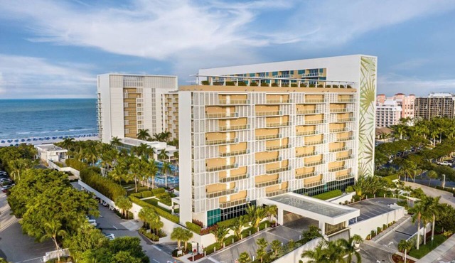 Marriott’s Crystal Shores Resort 2 Bed/2 Bath Sleeps 8, full kitchen.on beach!
