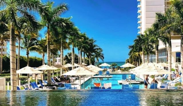 Marriott’s Crystal Shores, Marco Island, 3 bed, 3 bath-poolside-sleeps 10!