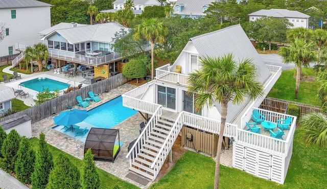 Mermaid’s Retreat - Heated Private Pool, Walk to Beach, Complimentary Bikes!