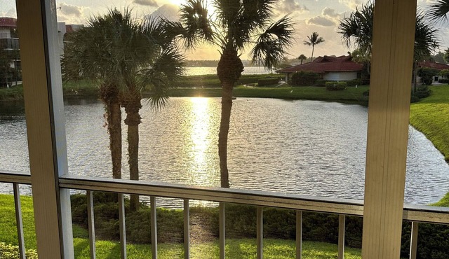 Midterm Rental of art deco styled condo with Intracoastal view + access.