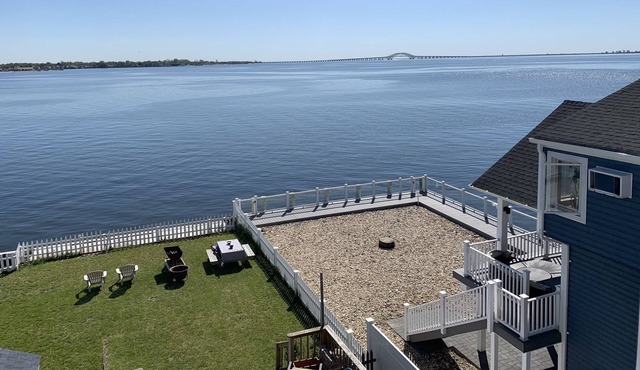 Million Dollar Bayfront Home -- 5 min 🚗 to LIRR & 10 min to Ocean
