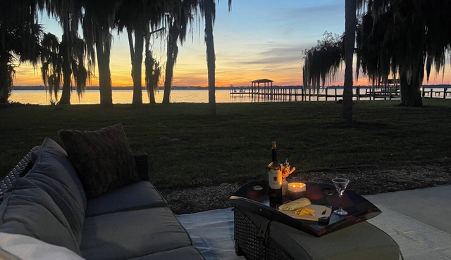 Million dollar riverfront views - Large updated 2 acre retreat family getaway.