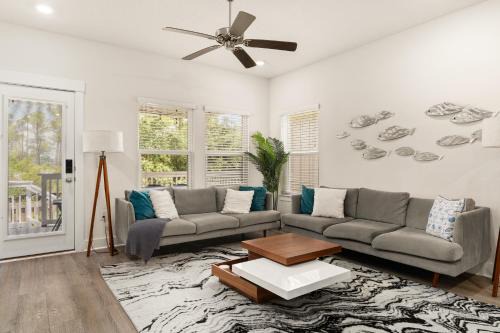Mins to the Beach/King Beds/Arcade-Snowbird Deals!