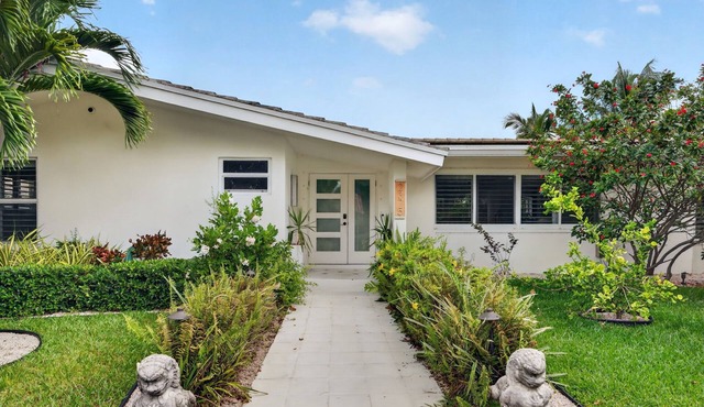 Minutes to Marlin! Sailor's Cove at Santa Barbara Shores.Now Available!