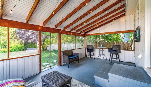 Minutes to OCNJ Beaches Screened Porch Bay Views Prime Location